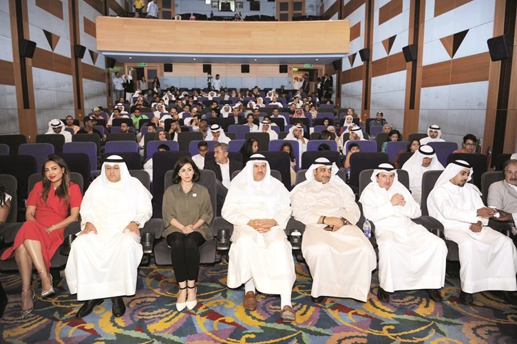 وزير الاعلام والشباب الشيخ سلمان الحمود يتقدم الحضور﻿