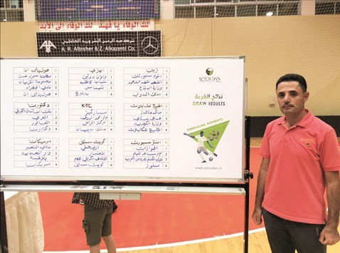 مدير فريق العربي السوري وليد غانم خلال سحب القرعة ﻿