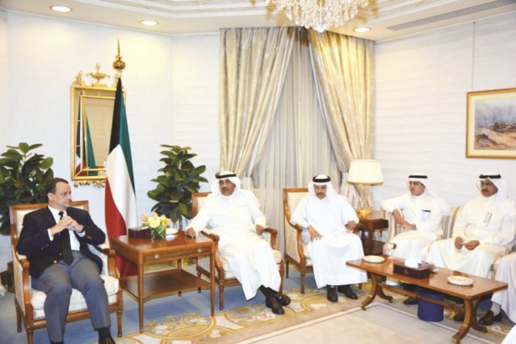 الشيخ صباح الخالد خلال لقائه مع اسماعيل ولد الشيخ احمد ﻿