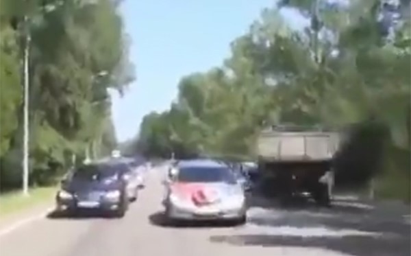 بالفيديو.. زفة عروس تتحول إلى كارثة 