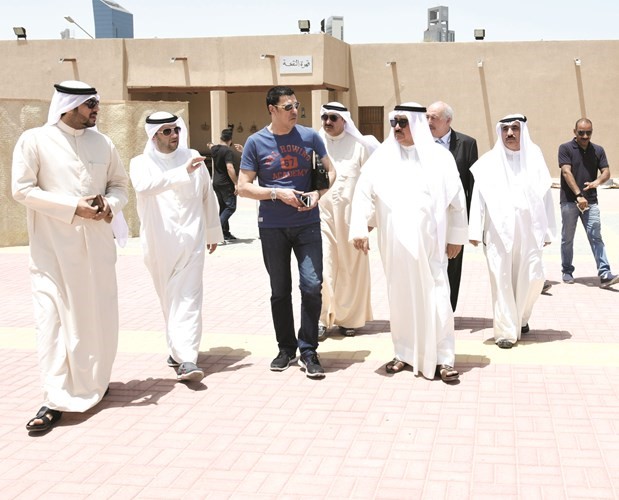 الفريق م ثابت المهنا ومسؤولو الاعلام في جولة بقصر نايف مقر مدفع رمضان