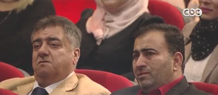 بالفيديو.. اعلامي مصري يحقق أمنية مؤثرة لسيدة سورية.. والجمهور يبكي على الهواء !