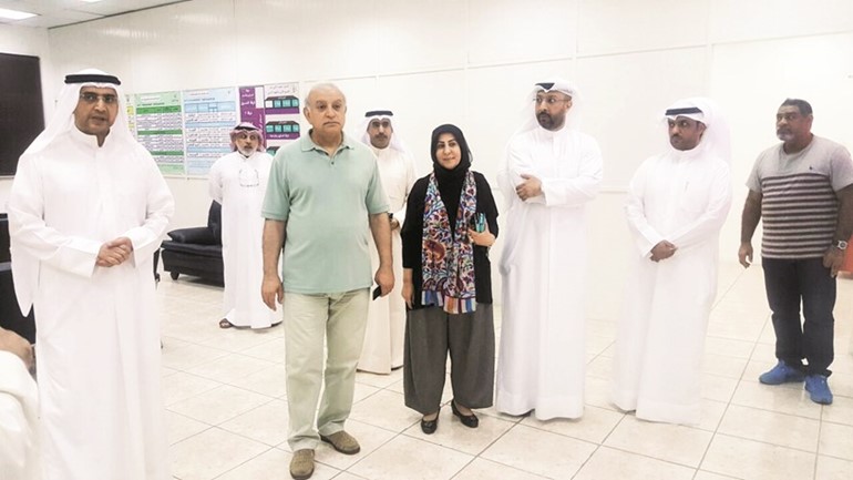 د هيثم الاثري وعدد من القيادات التربوية مع الوزير العيسى في الكنترول﻿