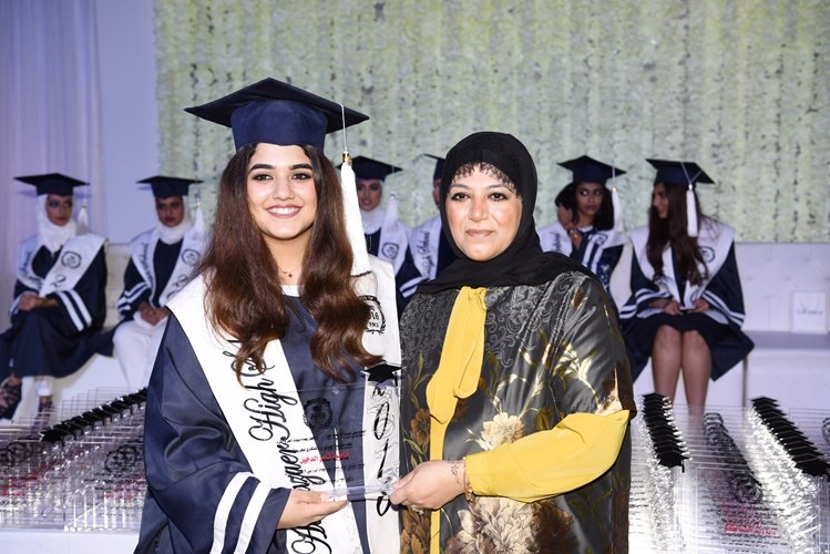 تكريم الطالبة فاطمة ثامر الدخيل﻿