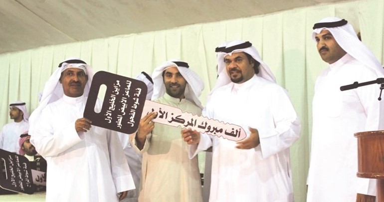  ويشارك في تقديم الجوائز﻿