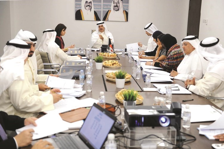 الشيخ سلمان الحمود مترئسا الاجتماع ﻿