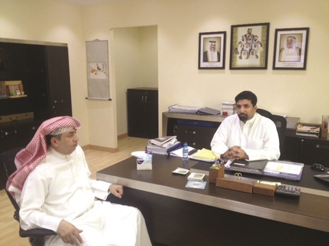 عبد اللطيف شمساه متحدثا الى الزميل فرج ناصر﻿