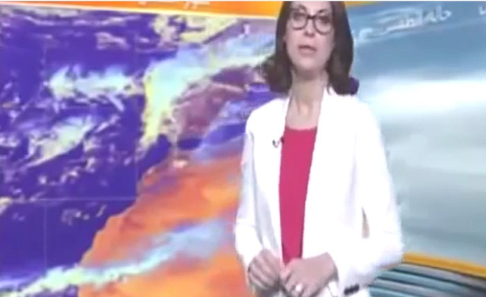 بالفيديو.. مذيعة مغربية تغادر الاستوديو بسبب موقف محرج
