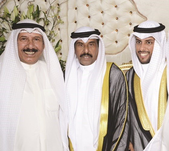 السفير علي الهيفي مباركا