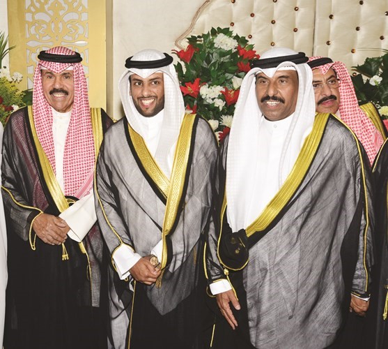 سمو ولي العهد الشيخ نواف الاحمد يهنئ المعرس ارشيد القفيدي ووالده سعود القفيدي