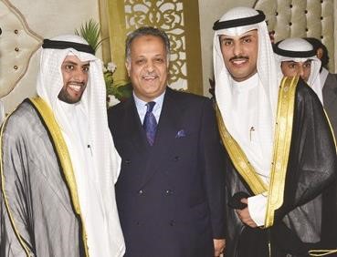 دمحمد الهيفي يبارك للمعرس ارشيد القفيدي وشقيقهسلطان القفيدي
