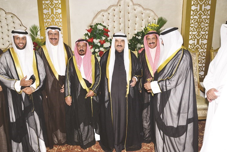 سمو الشيخ ناصر المحمد وحمود الشريكة ومحمد القفيدي واللواء عبدالله القفيدي والمعرس ارشيد القفيديشانافاس قاسم