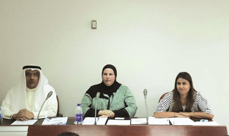هديل الغنيم مترئسة العمومية والى جانبها علي مشاري البدر