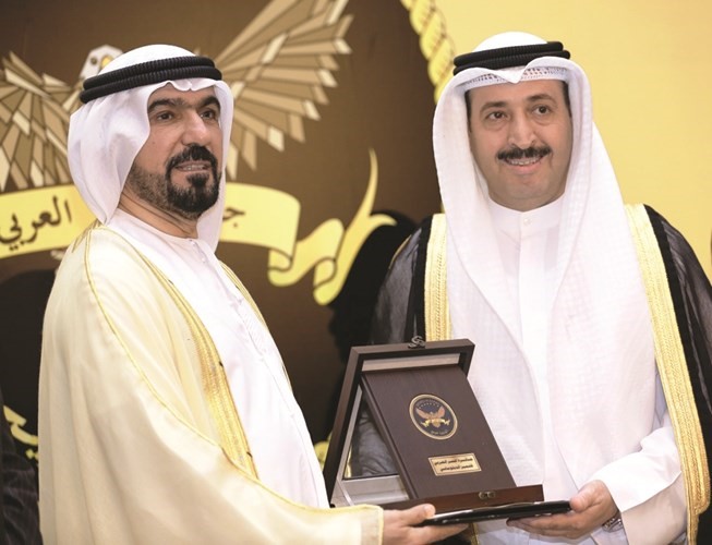 القنصل ذياب الرشيدي يتسلم جائزة النسر العربي للتميز في الادارة العامة