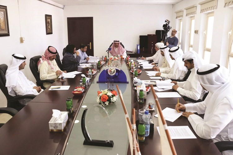 العواش بحث تفعيل التعاون المشترك بين «الإعلام» و«BBC»