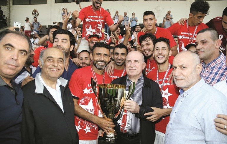فرحة اللاعبين بالكاسعدنان الحاج علي 
