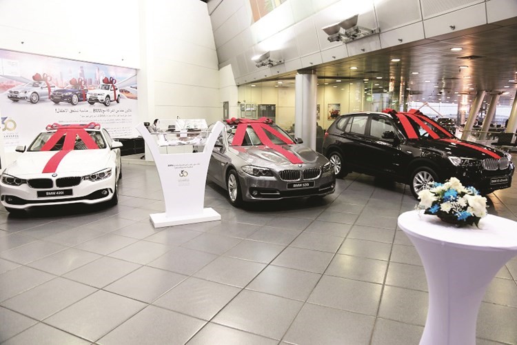 «علي الغانم وأولاده» تقدم 12 سيارة BMW للفائزين في سحوبات مايو