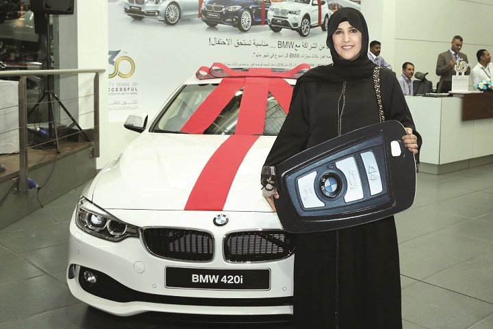 انتصار العنزي الفائزة بسيارة الفئة الرابعة غران كوبيه