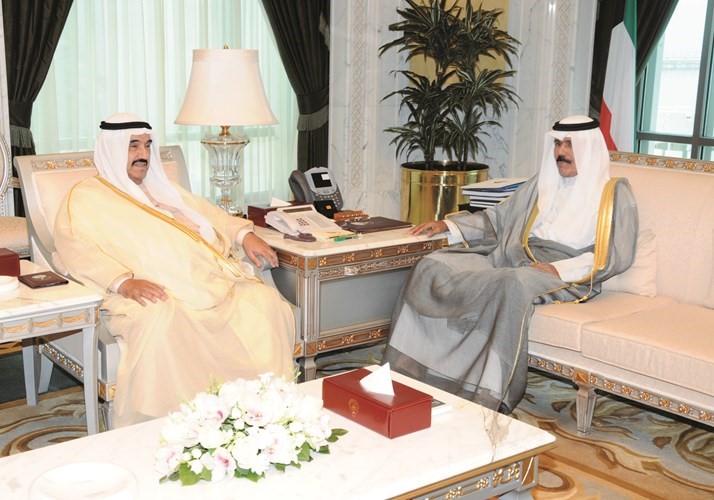 سمو ولي العهد الشيخ نواف الاحمد مستقبلا سمو الشيخ ناصر المحمد﻿