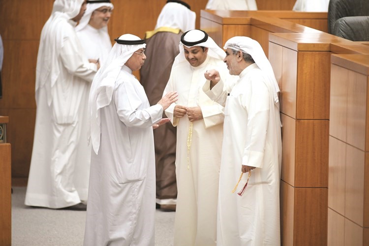 الشيخ خالد الجراح وعدنان عبدالصمد ويعقوب الصانع