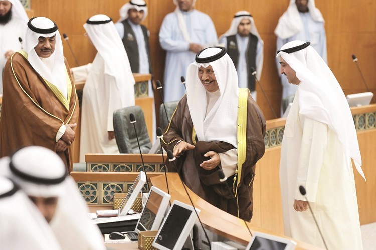 سمو رئيس الوزراء الشيخ جابر المبارك والشيخ صباح الخالد وجمال العمر 