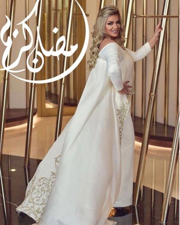 مادلين مطر تهنئ «الفانز» بعباءة «ملكية»
