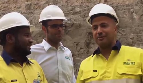 بالفيديو.. سعوديون يعملون على عمق 180 متراً بمنجم للذهب مكتشف منذ عهد هارون الرشيد