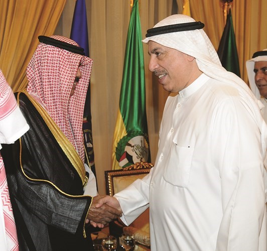 سمو ولي العهد مصافحا فيصل الشايع ﻿