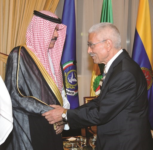 سمو ولي العهد يتلقى التهنئة من د عدنان شهاب الدين ﻿