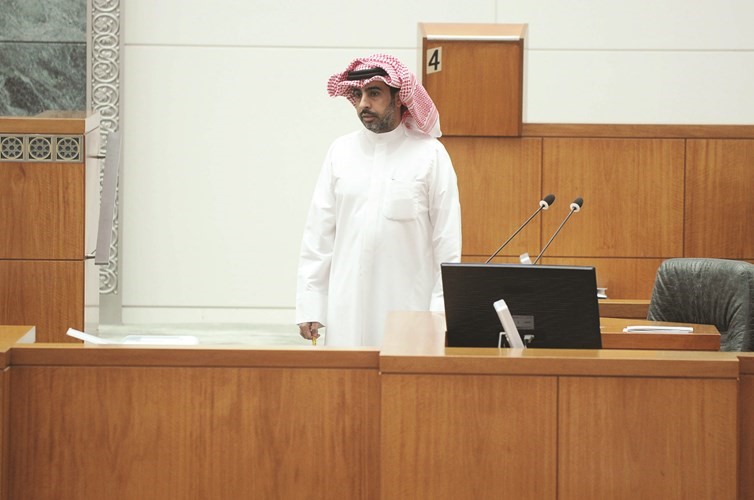 علي الخميس﻿