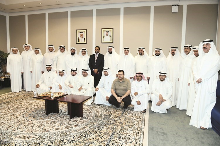 د علي العمير خلال استقباله المهنئينمحمد هاشم