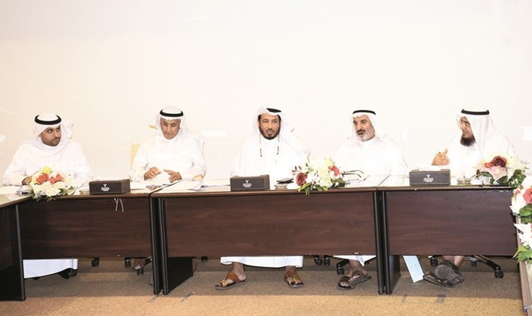 دعبدالله المعتوق خلال الاجتماع 
