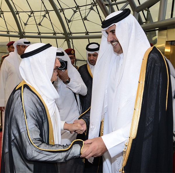 صاحب السمو الامير الشيخ صباح الاحمد خلال استقباله صاحب السمو الشيخ تميم بن حمد ثاني