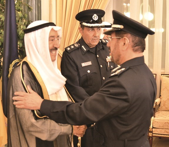 الفريق يوسف الانصاري مباركا