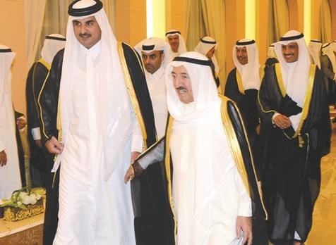صاحب السمو الامير الشيخ صباح الاحمد مستقبلا صاحب السمو الشيخ تميم بن حمد﻿