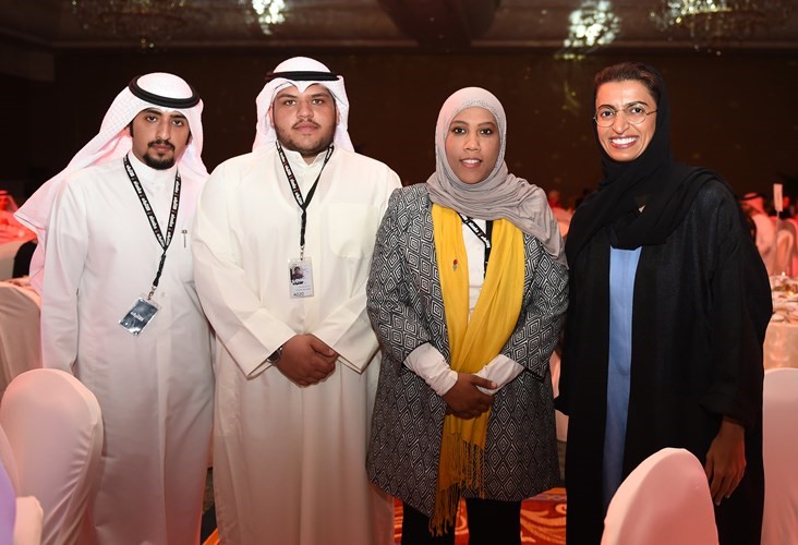 الوزيرة نورة الكعبي ووفد الانباء نوف العياضي ووليد جمعة وعبد العزيز المطيري