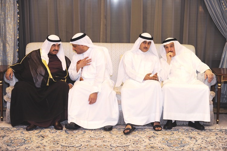 سمو الشيخ ناصر المحمد وكامل العوضي يهنئان﻿