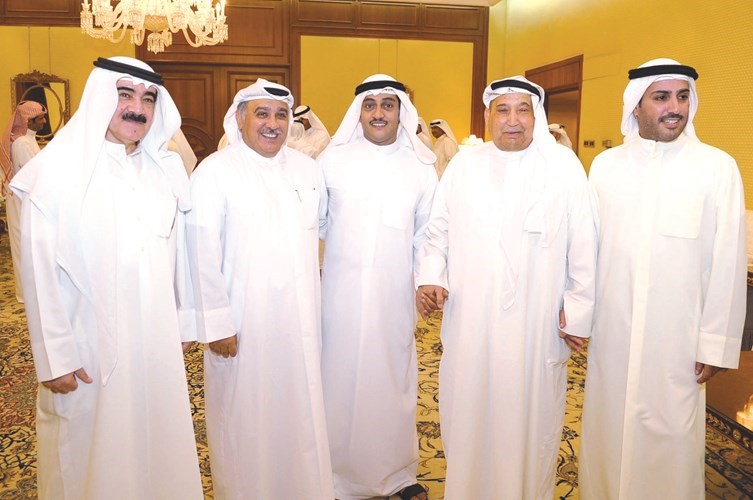 د شملان العيسى والمحامي عمر العيسى يباركان بالشهر الفضيل﻿