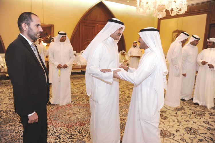 طلال الخرافي مع سكرتير تحرير الشؤون البرلمانية الزميل حسين الرمضان﻿