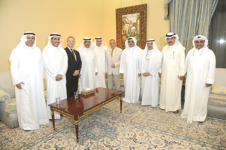عبدالمحسن الخرافي وحسن الصايغ ولؤي الخرافي ودعبدالرحمن العوضي والزميلان عدنان الراشد وبدر الحماد وانور الخرافي وماثيو لودج وخليفة الخرافي
﻿