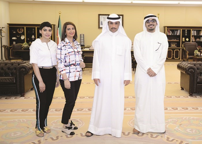 الرئيس الغانم مع وفد اتحاد طلبة الكويت في المملكة المتحدة