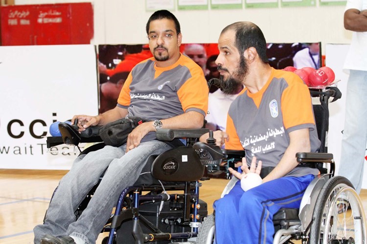 استعداد اللاعب لرمي كرة البوشيا