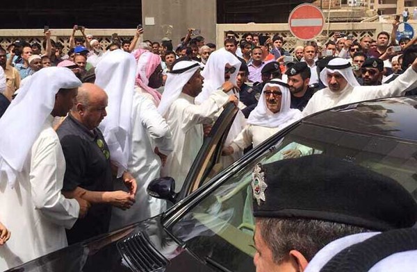 الذكرى السنوية الأولى لتفجير مسجد الصادق.. الكويتيون يد واحدة في مواجهة الإرهاب 