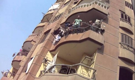 وقف عارياً في «البلكونة» فأحالته النيابة في مصر للمحاكمة 