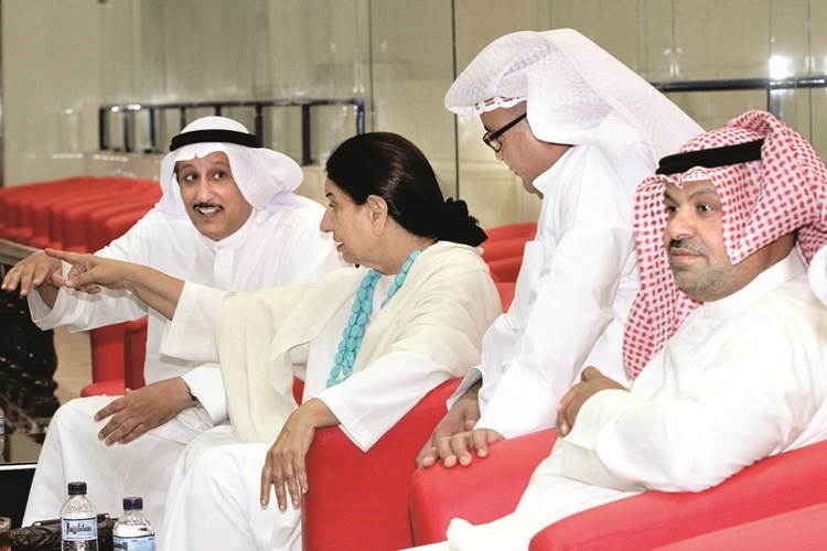منصور سرهيد وشافي الهجري والشيخة شيخة العبدالله وعبدالله العازمي﻿