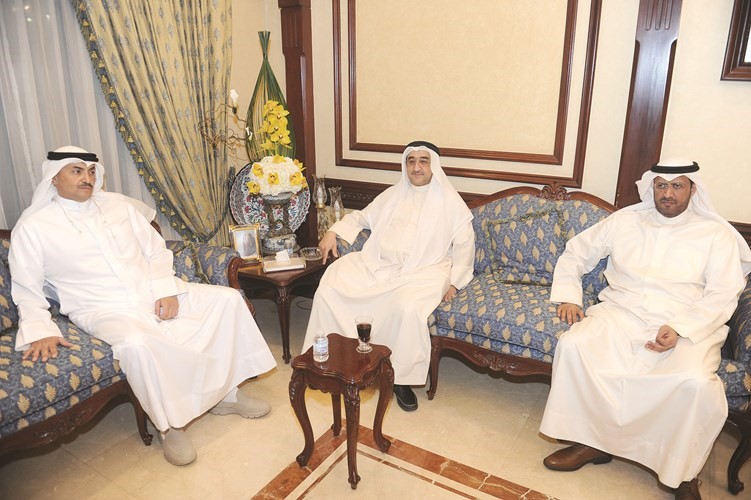 محمد المطير مع المهنئين﻿