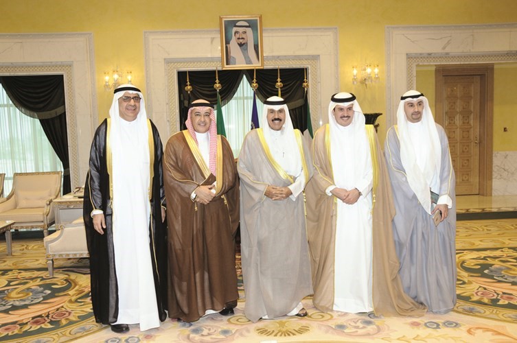 سمو ولي العهد مستقبلا مسؤولي شركة VIVA