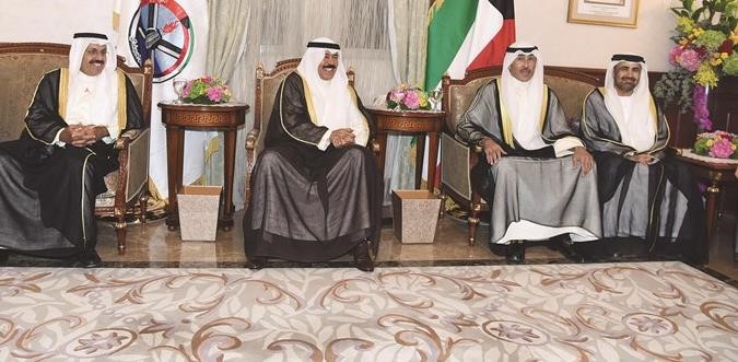الشيخ محمد الخالد والفريق اول م الشيخ احمد النواف والسفير الاماراتي رحمة الزعابي يقدمون التهاني للشيخ فواز الخالداحمد علي 