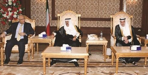 الفريق اول مالشيخ احمد النواف والسفير المصري ياسر عاطف يباركان ﻿