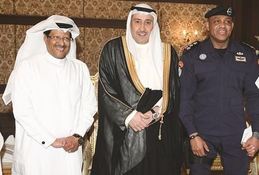 الفريق متقاعد طارق حمادة والعميد الركن صالح العنزي يباركان﻿